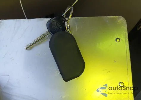 2004 Toyota Sienna Le из США, поврежденный, VIN 5TDBA23C44S026000